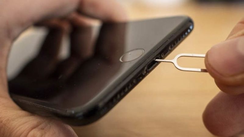 ve sinh chan sac iphone bang vat nhon
