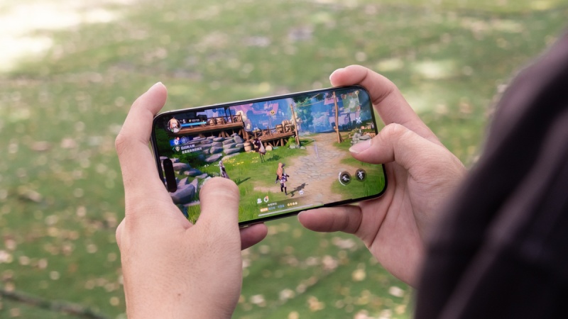 So sánh Galaxy Z Fold 5 và iPhone 15 Pro Max về hiệu năng