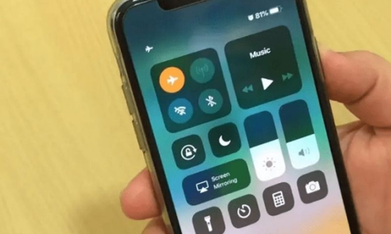 Điện thoại của bạn khi bật chế độ máy bay cũng sẽ không nhận được các tin nhắn từ WhatsApp