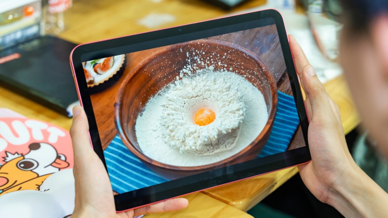 iPad Gen 10 Hồng có màn hình hiển thị sắc nét