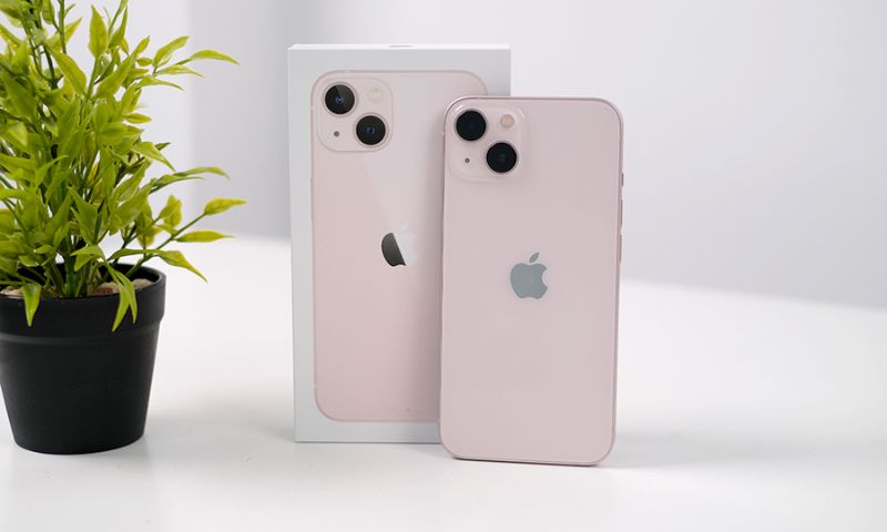 iPhone 13 màu hồng dành cho phái nữ mệnh Thổ