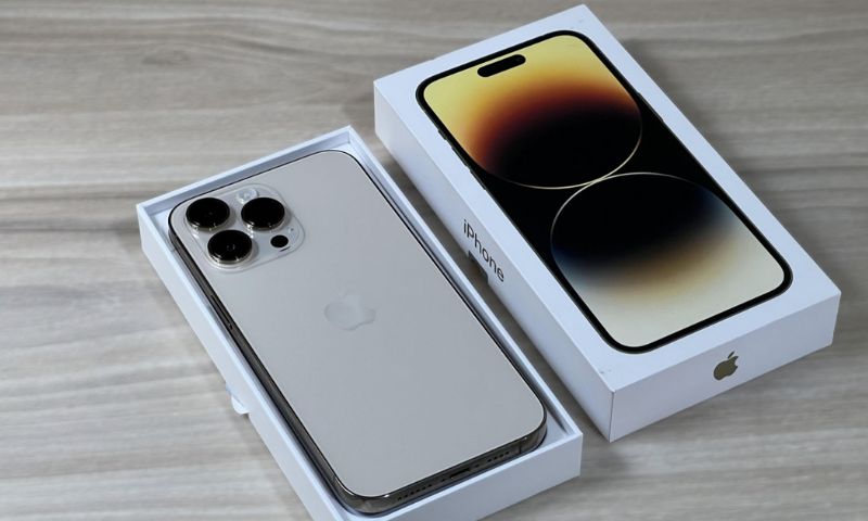 iPhone 14 Pro màu bạc phù hợp với người mệnh Kim