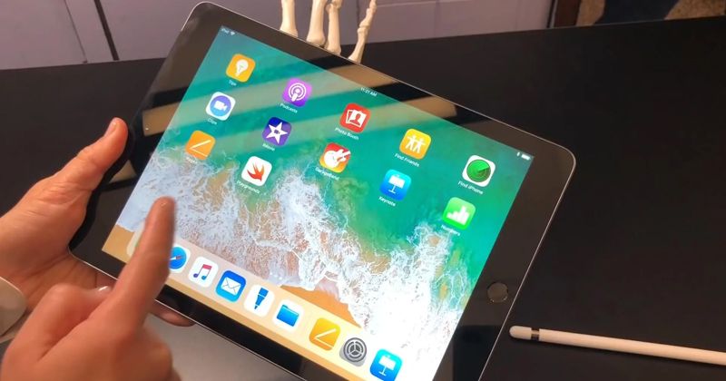 Màn hình iPad bị đốm đen