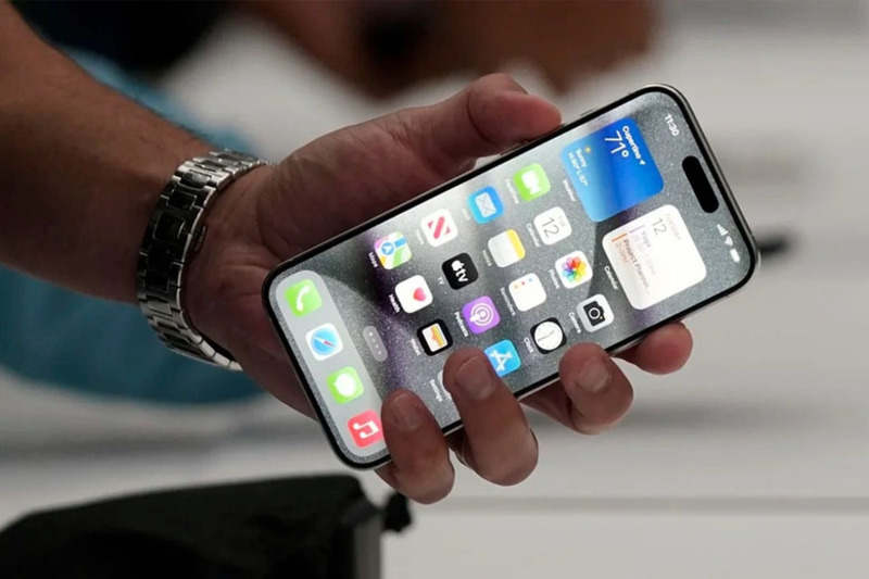 iPhone 15 Pro Max màu titan tự nhiên