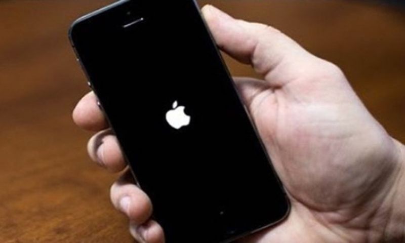 iPhone bị treo táo là gì?