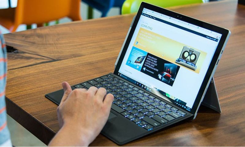 Bạn cần kiểm tra kĩ laptop trước khi mua để tránh rủi ro nhé!