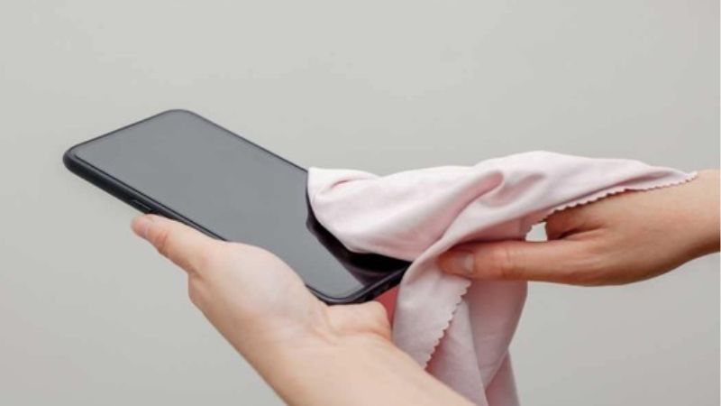 màn hình điện thoại bị loang màu tím