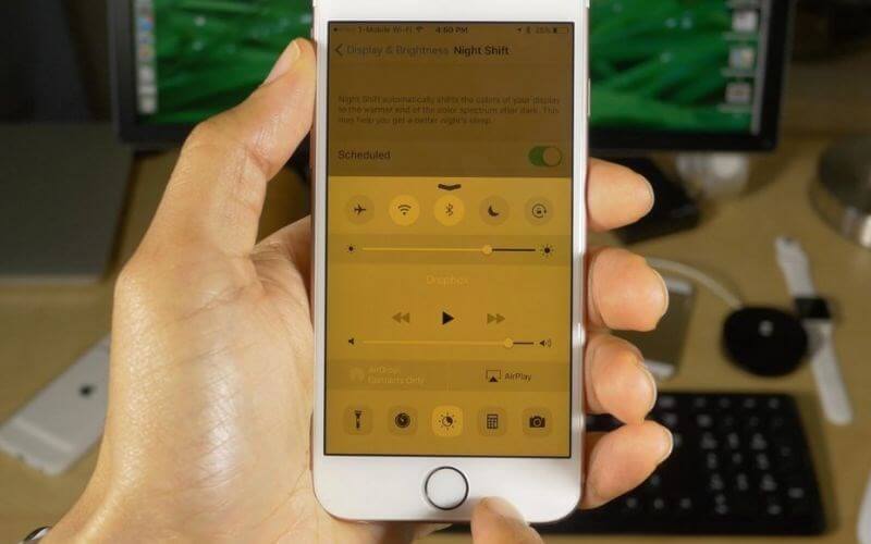 Hiện tượng màn hình iPhone ố vàng