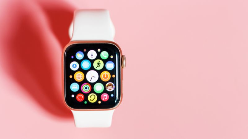 qua-14-2-cho-nu-apple-watch