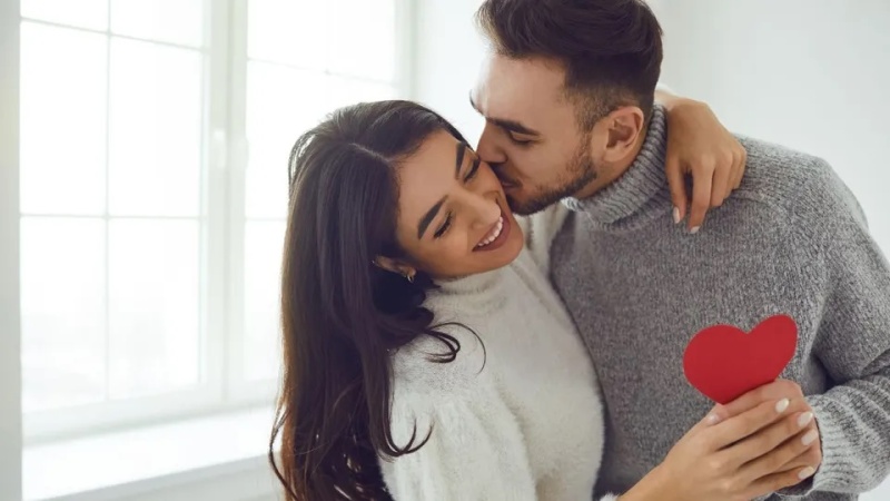 Nụ hôn bất ngờ - quà Valentine cho vợ ý nghĩa
