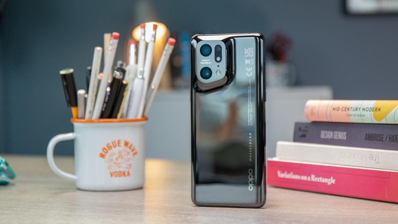 so sánh điện thoại samsung và oppo