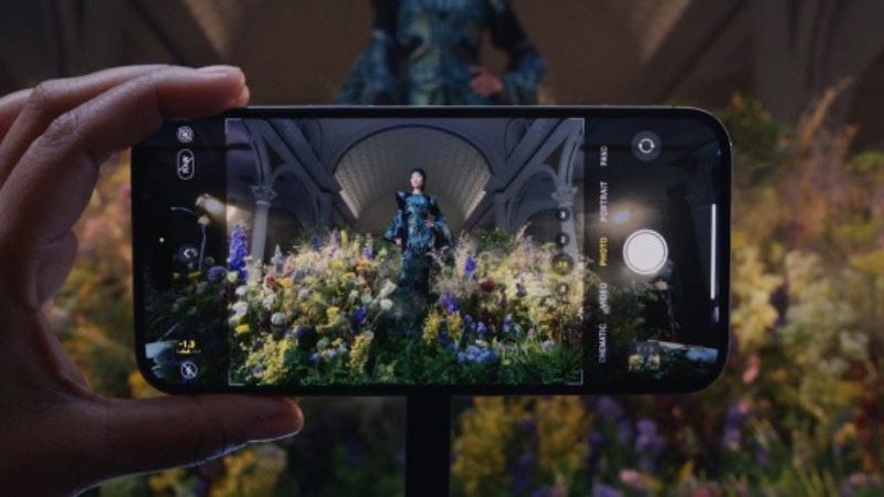 nguyên nhân camera iphone 14 pro max bị mờ