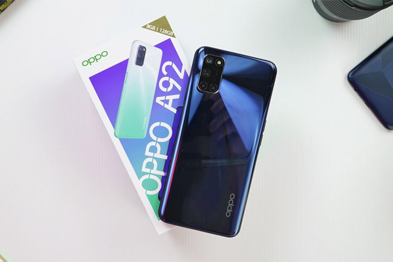 điện thoại Oppo 3 mắt