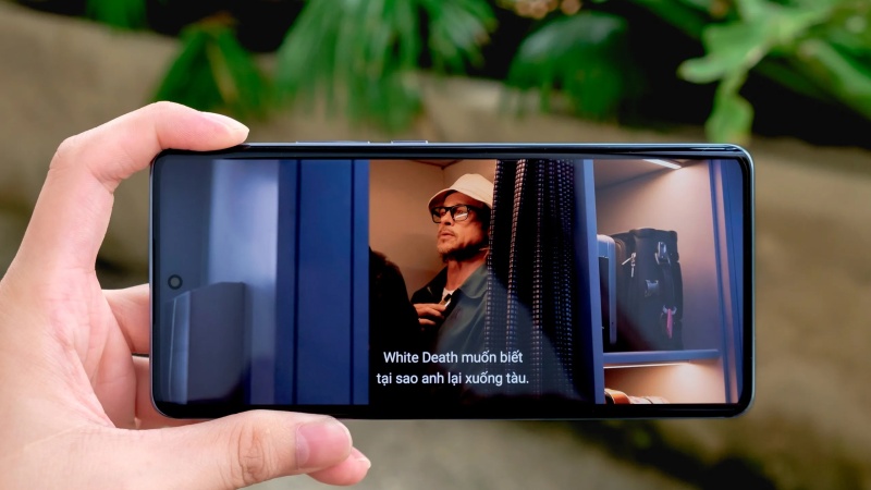 Màn hình hiển thị sắc nét với tấm nền cong 3D AMOLED