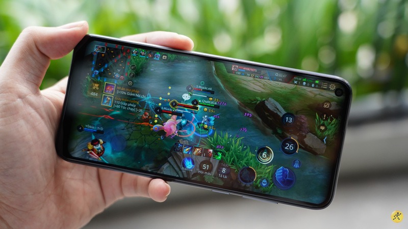 điện thoại android nhỏ gọn hiệu năng Vsmart Live 4