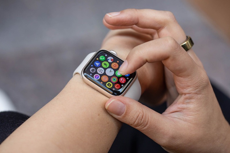 màn hình Apple Watch SE và Series 6
