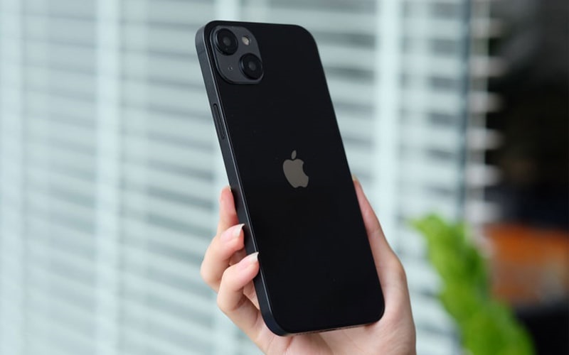 iPhone 14 Plus Midnight được nam giới rất ưa chuộng