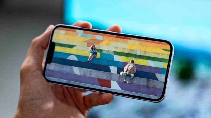 So sánh iPhone 14 và 13 Pro Max về màn hình 2