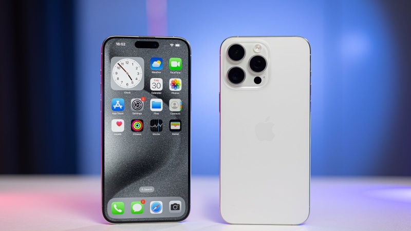 iPhone 15 Pro Max có mấy màu? 2