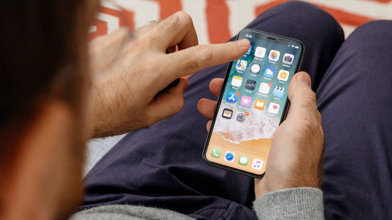 iphone phát ra âm thanh lạ