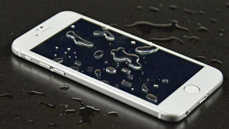 Nhỏ nước lên màn hình iPhone