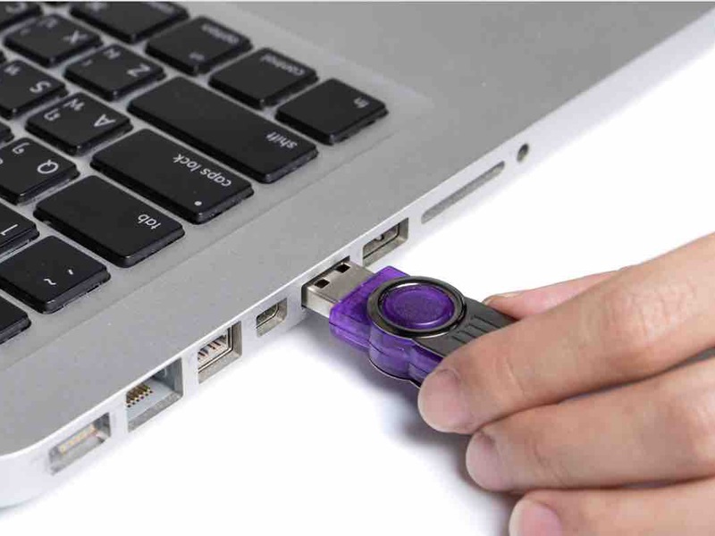 USB, thẻ nhớ khi kết nối nếu có vấn đề sẽ ảnh hưởng đến laptop