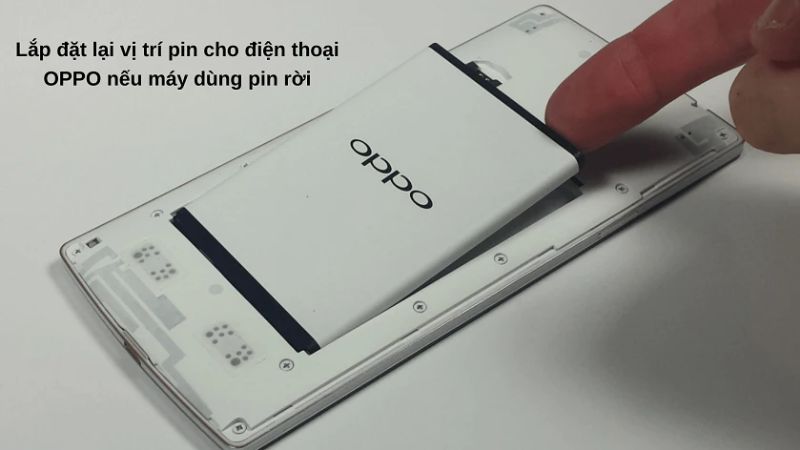 tháo và lắp pin lại