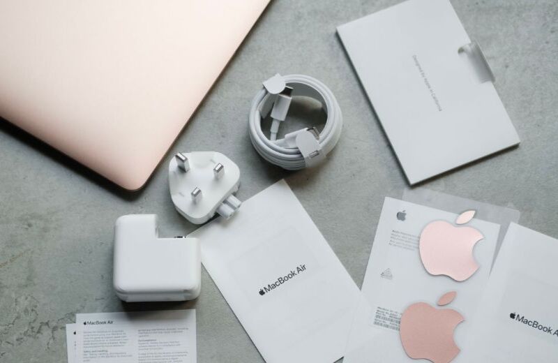 Macbook Air 2020 màu hồng