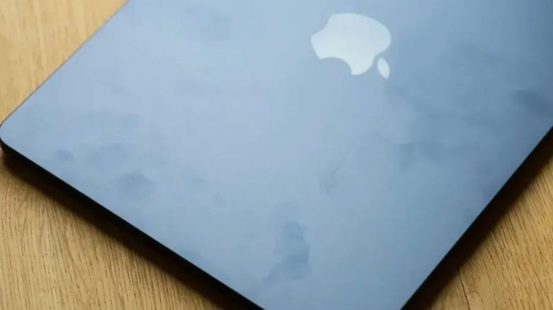 MacBook Air M2 màu Midnight có gì khác biệt so với các màu xanh bóng đêm khác? 2