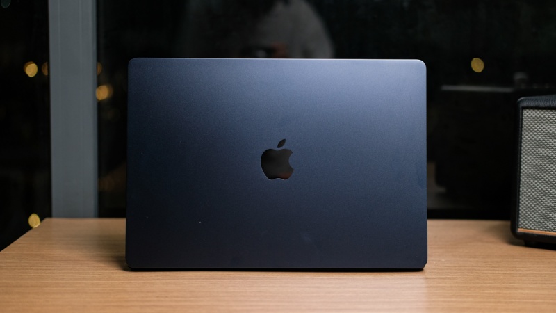 MacBook Air M2 màu Midnight có gì khác biệt so với các màu xanh bóng đêm khác? 1