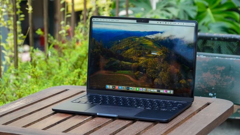 Màn hình MacBook Air M2 màu Midnight đã được nâng cấp nhưng vẫn chưa hoàn hảo