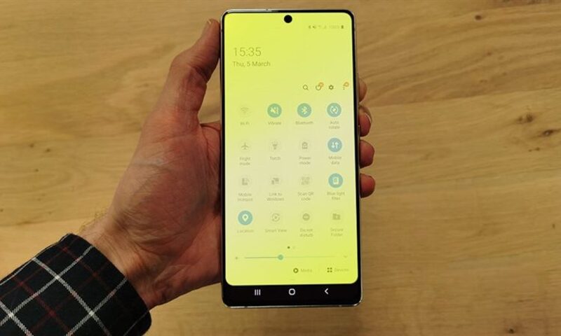 màn hình điện thoại Samsung bị đổi màu