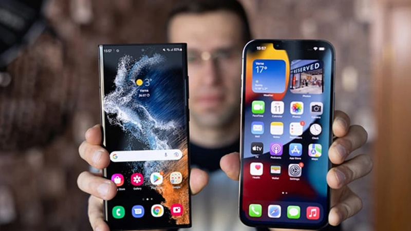 So sánh 12 Pro Max và S22 Ultra về màn hình