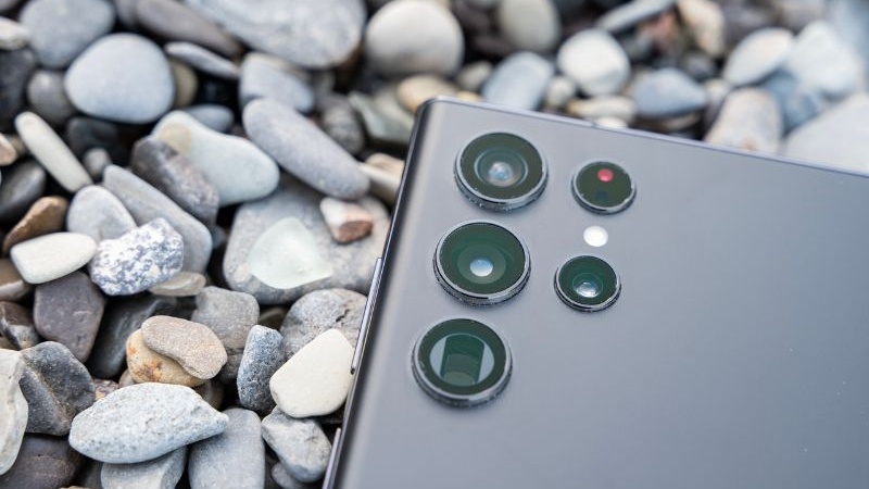 So sánh camera của iPhone 12 Pro Max và S22 Ultra 2