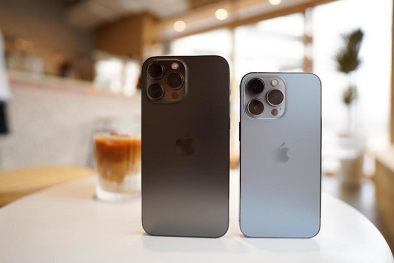 So sánh thiết kế 13 Pro với 13 Pro Max