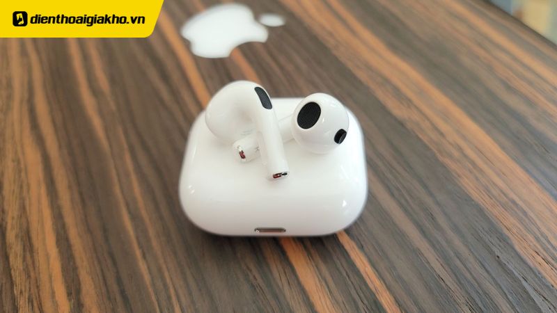 So sánh AirPods 4 với các phiên bản trước