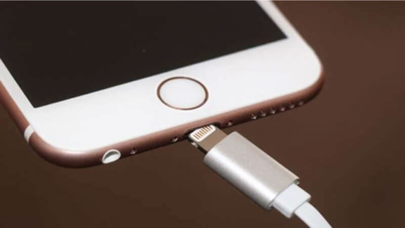điện thoại báo cổng sạc bị ẩm iPhone
