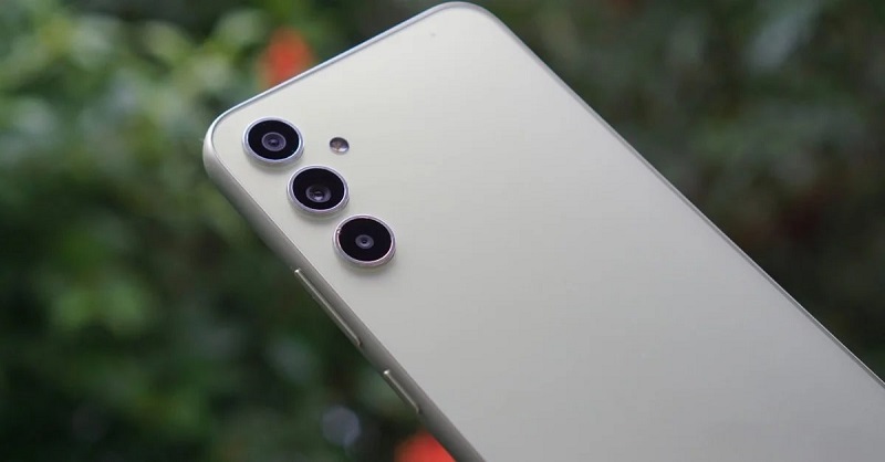 Điểm nổi bật về thiết kế của chiếc điện thoại này đó là màu sắc tươi mới