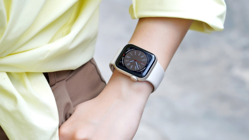 Apple Watch SE 2023: đồng hồ theo dõi sức khỏe cho người già