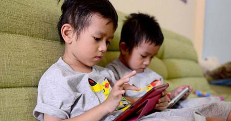 Vậy trẻ dưới 10 tuổi có nên sử dụng điện thoại di động?