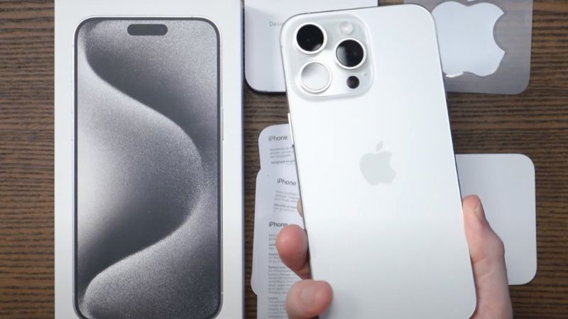 iphone 15 màu trắng