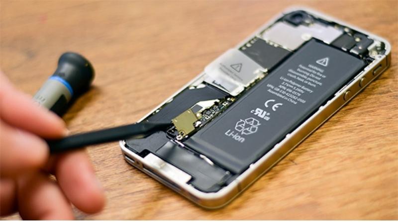 Thay pin iPhone có gây hư hỏng điện thoại không?