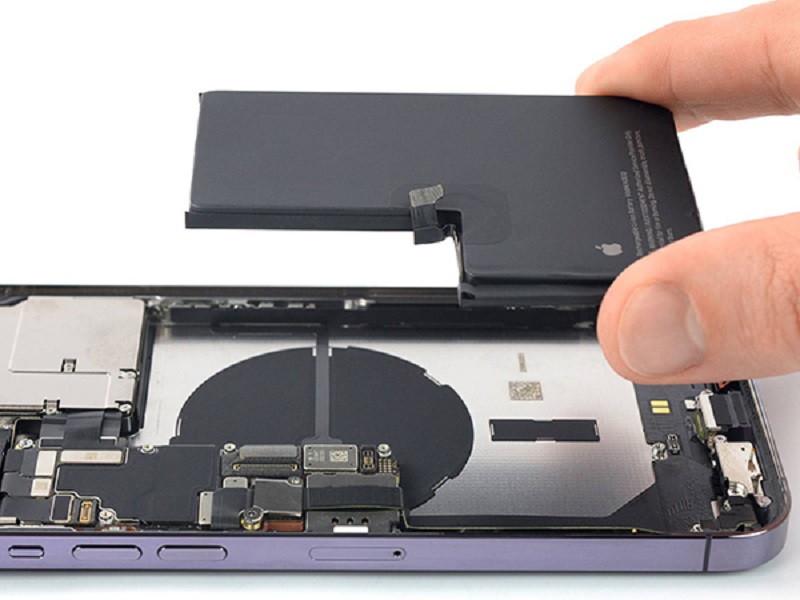 Dung lượng pin của iPhone 15 Pro Max lớn hơn