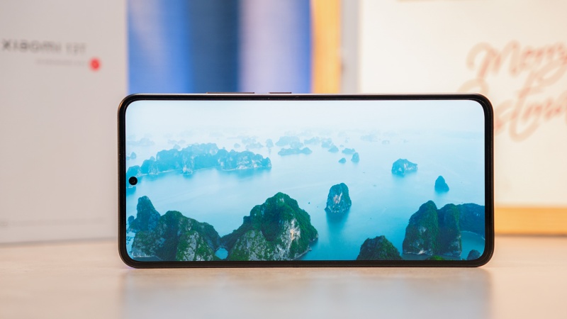 So sánh Xiaomi 13 và Xiaomi 13T về màn hình và khả năng hiển thị 2