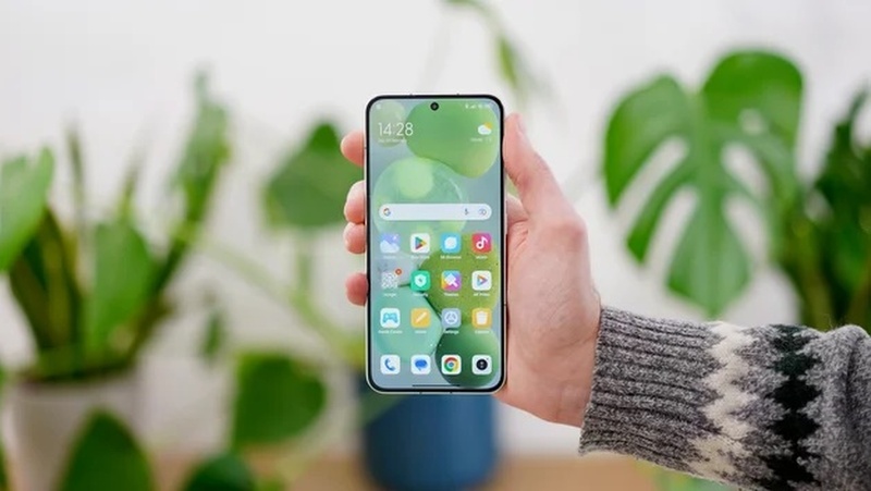 So sánh Xiaomi 13 và Xiaomi 13T về khả năng lưu trữ và đa nhiệm