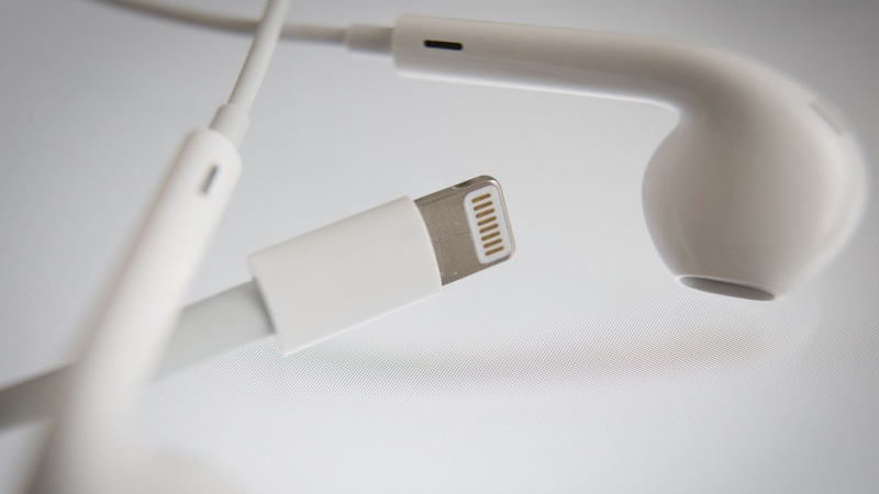 Apple EarPods with Lightning - tai nghe có dây tốt nhất hiện nay