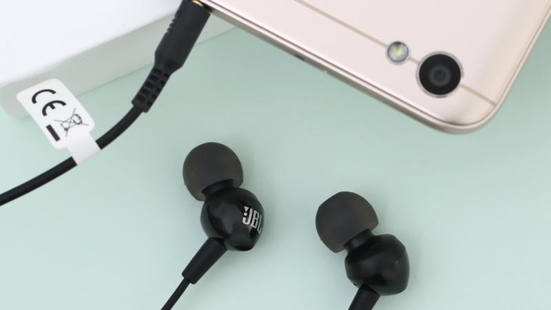 JBL C150SI - tai nghe có dây tốt nhất hiện nay