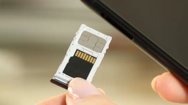 Tháo và cài lại thẻ SIM – Cách khắc phục mạng EDGE trên iPhone