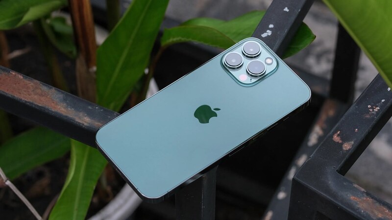 Thiết kế iPhone 13 Pro Max sang trọng, hiện đại và tinh tế