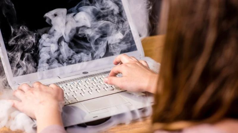 laptop hoạt động quá công suất